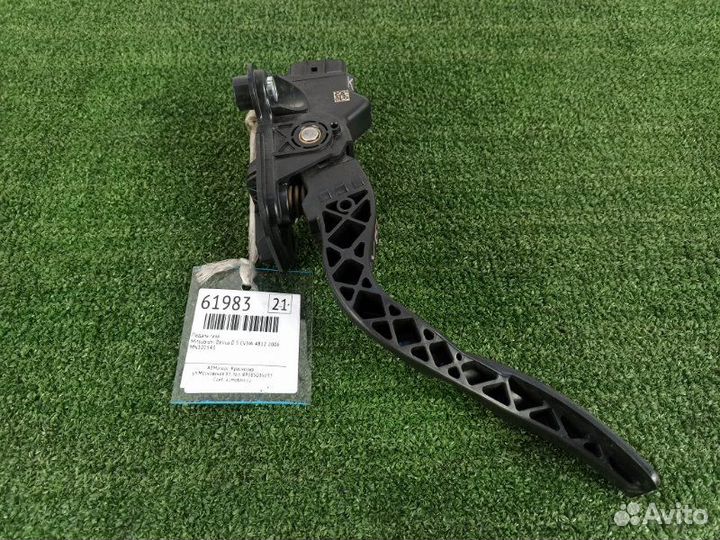 Педаль газа Mitsubishi Delica D:5 CV5W 4B12 2008