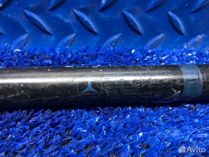 Амортизатор капота Mercedes W204