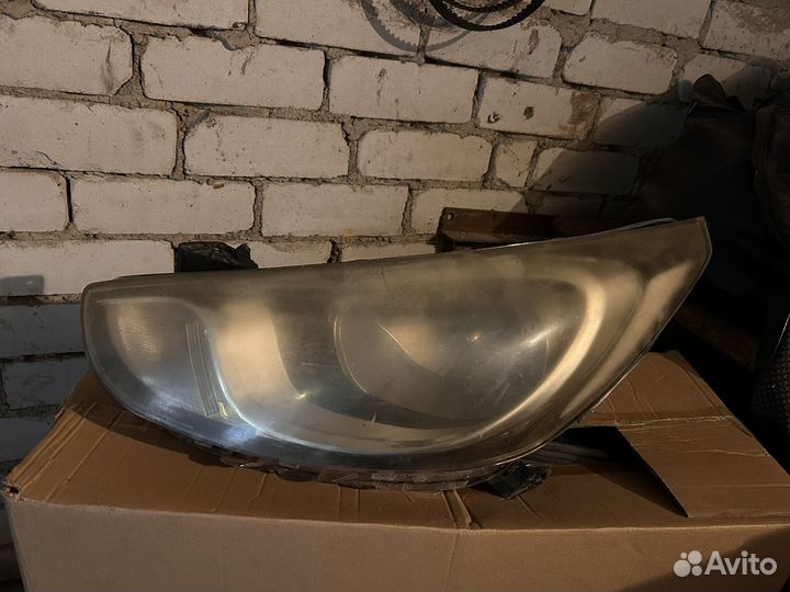 Передние фары Hyundai Solaris 2011