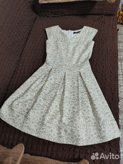 Платье на подкладке золотистое