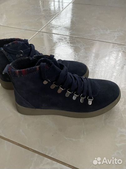 Ботинки утепленные,натуральная кожа(нубук),одеты 1