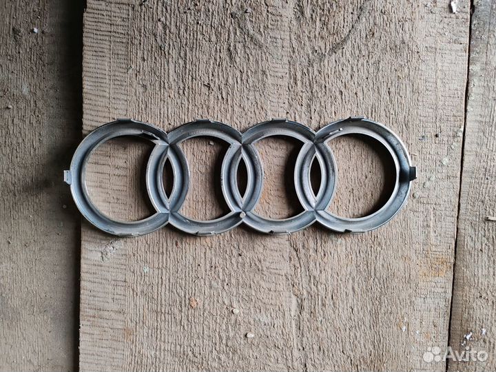 Эмблема решетки радиатора Audi A8 D3