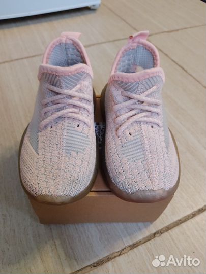 Кроссовки на девочку 26 размер