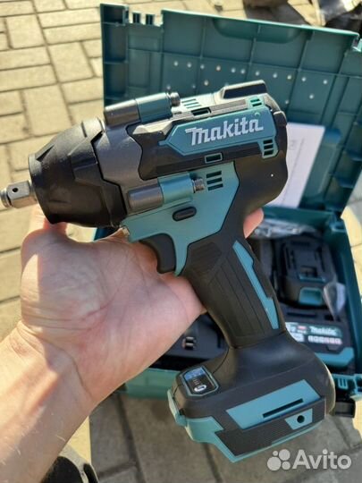 Гайковерт аккумуляторный Makita DTW700