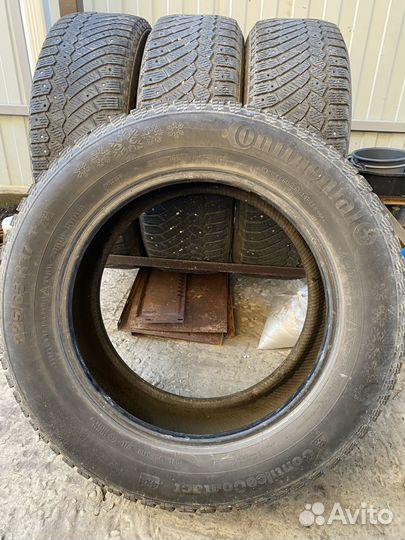 Continental Conti4x4IceContact 225/65 R17 204ZR