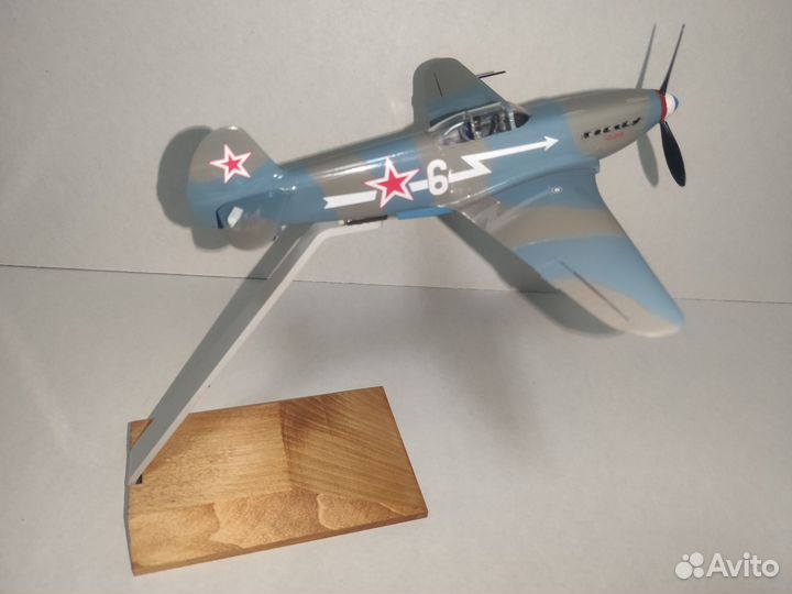 Модель самолета Як-3