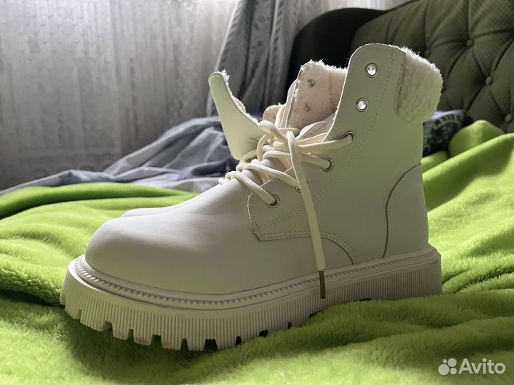 Зимние белые ботинки на высокой подошве 39-40