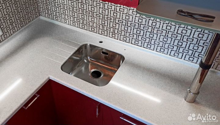 Кухонная столешница из искусственного камня Staron