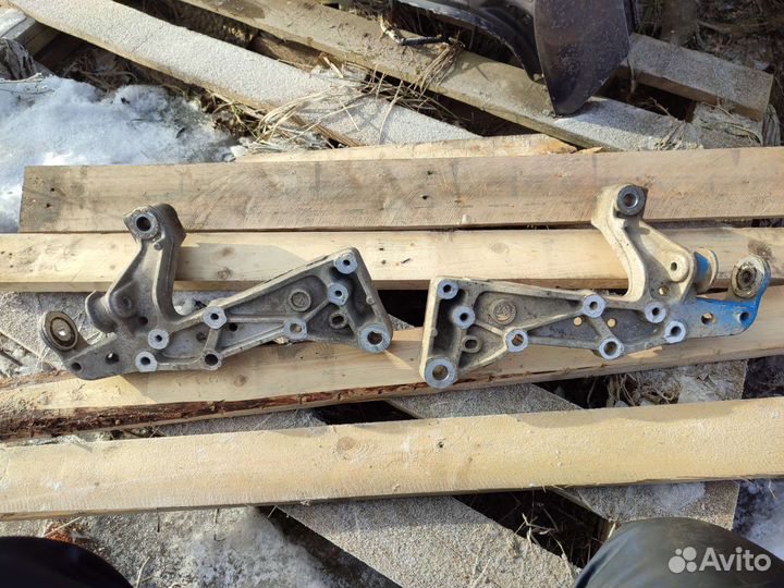 Кронштейн подрамника Vag