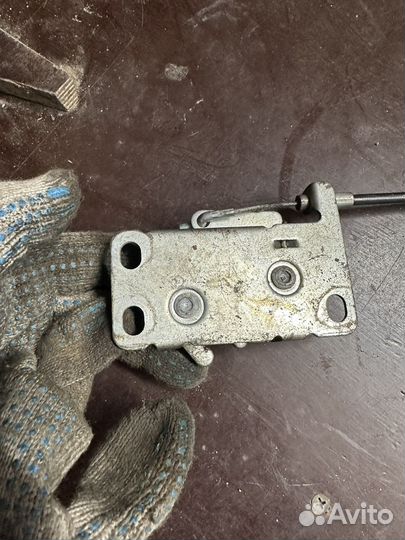 Замок бардачка левый Volvo FM 20467158