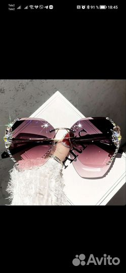 Солнцезащитные очки со стразами