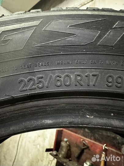 Toyo W8 225/60 R20 28L