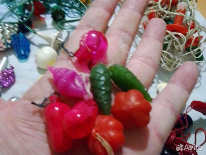 Игрушки и электрогирлянды