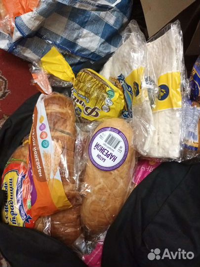 Хлеб и батоны для животных