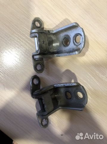 Петли передние левые nissan primera p11