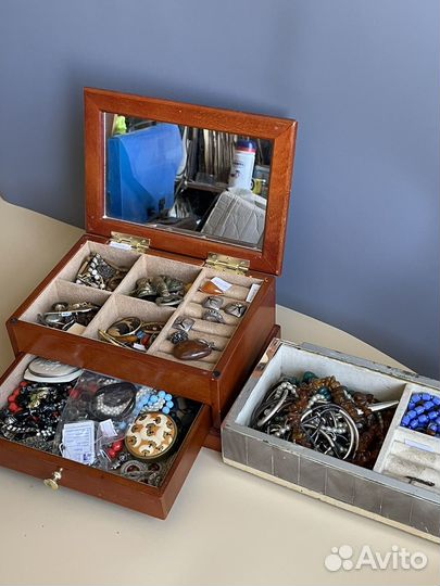 Много украшений СССР и современные