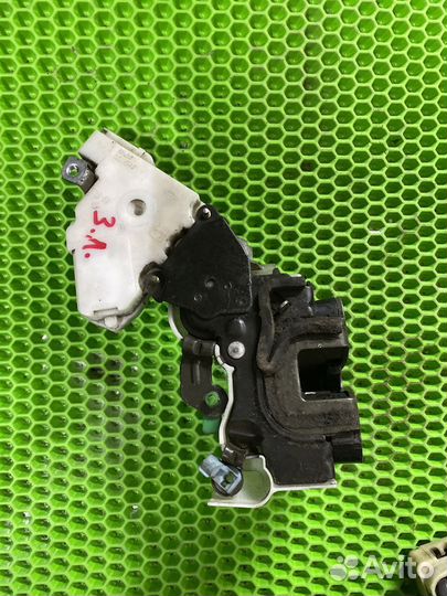 Замок двери задней левой Nissan Pulsar