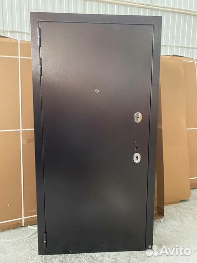 Дверь входная новая