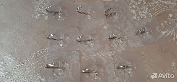 Набор крючков на липкой основе