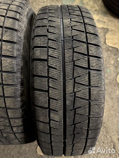 Bridgestone Blizzak Revo GZ 215/65 R17 98C