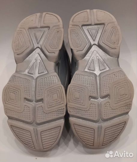 Кроссовки Kari