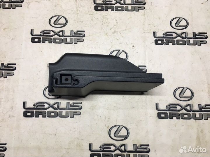 Обшивка багажника правая Lexus Nx300H AYZ15L
