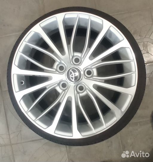 Колеса на Toyota Camry r17 (Камри)