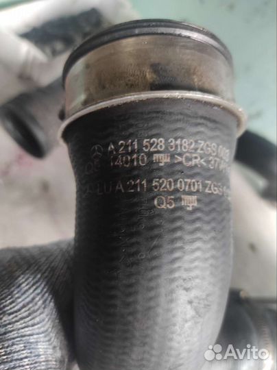 Патрубок интеркулера Mercedes-Benz W211 2,2CDI