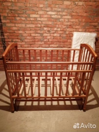 Детская кроватка с матрасом