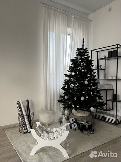 Елка искусственная с игрушками