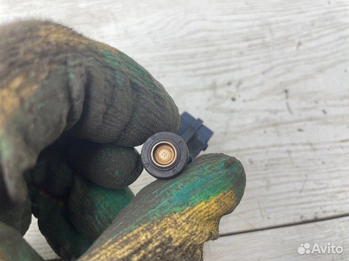 Форсунка топливная Vw Passat B5+ AWT 2004