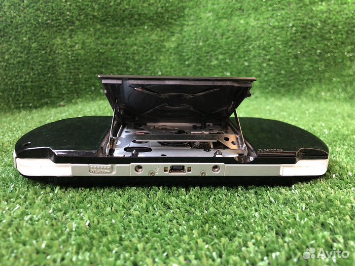 Sony PSP 3008 Playstation Portable + WiFi + 8Gb