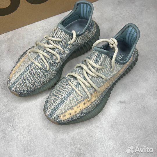 Кроссовки женские Adidas Yeezy Boost