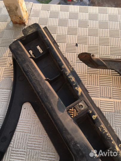 Кронштейн заднего бампера carisma рест