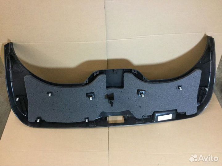 Обшивка двери багажника нижняя Ford Kuga 2008-2012