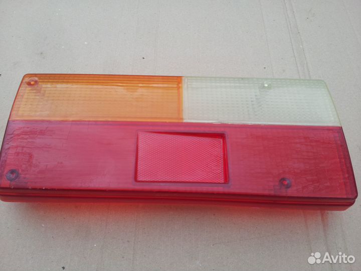 Стекло заднего правого фонаря Ваз-2105