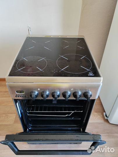 Плита электрическая Indesit стеклокерамика