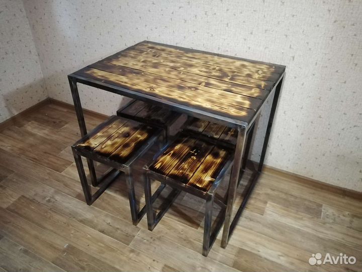 Стол с стульями