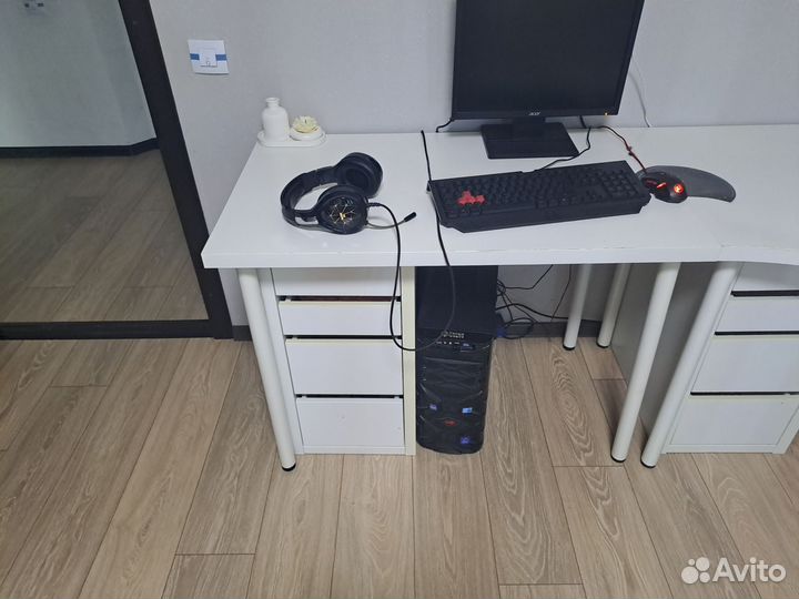 Письменный стол