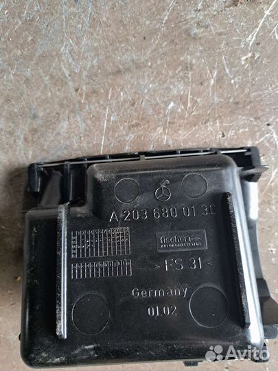 Пепельница на Mercedes W203