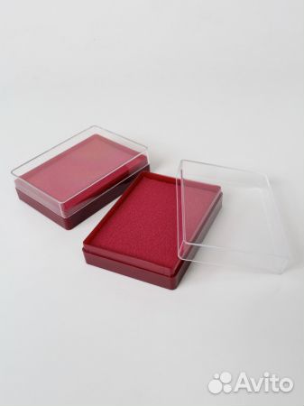 Пластиковый футляр (58х78х22 мм). Бордовое основан