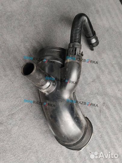 Патрубок чистого воздуха (к турбине) BMW 5 8512249
