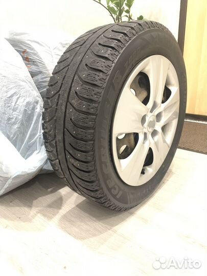 Bridgestone Ice Cruiser 7000 205/60 R16 92T