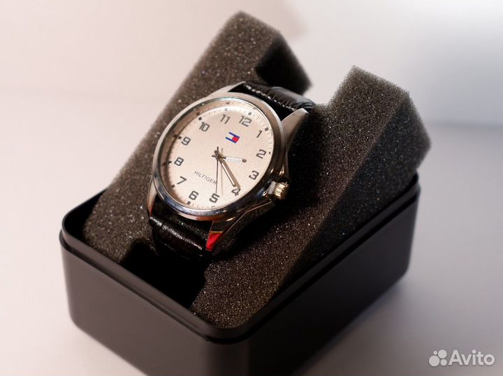 Tommy hilfiger часы
