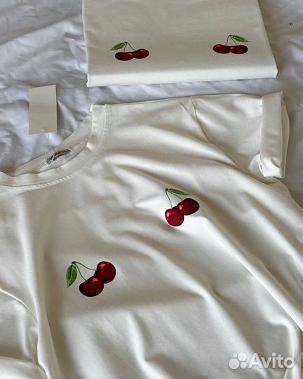 Футболка вишня