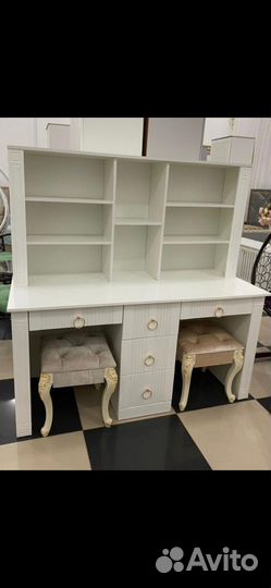 Письменный стол