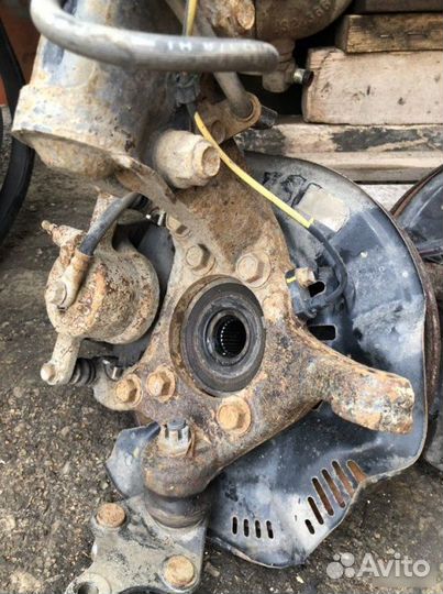 Поворотный кулак Toyota Corolla X