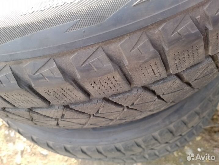 Bridgestone Blizzak DM-V2 235/55 R20 102T