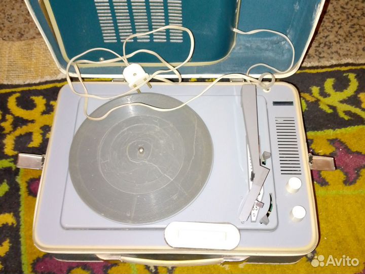 Проигрыватель Юность