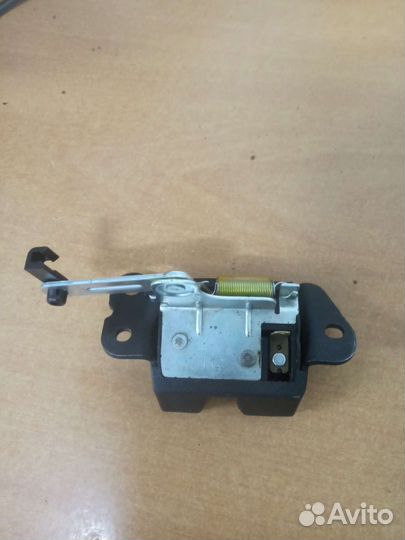 Замок задней двери Hyundai starex h1